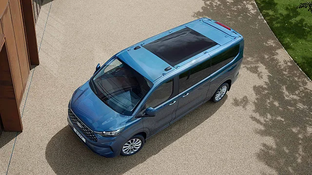 ford-tourneo_custom-eu-Banner_06_V710_Tourneo-16x9-1920x1080-bb-blue-v710-parked-top-view